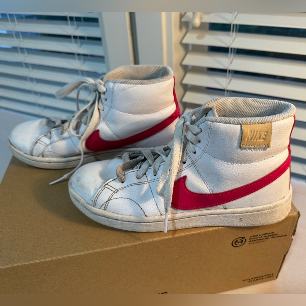 Nike Blazer Mid ’77 Vintage White Hot Pink Sneakers Women’s 6 / Youth 3.5